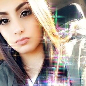 Meet your Posher, Gabriela